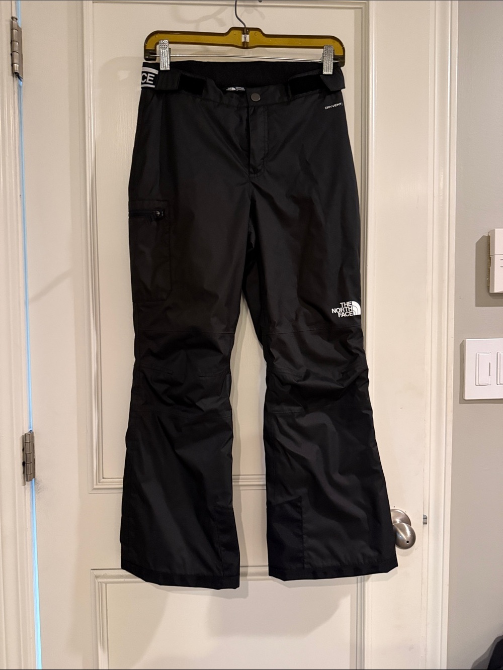 The North Face Girl’s Black Cargo Snow Pants- size L (12)